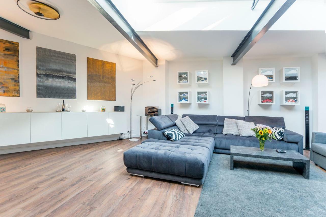 White Lofty Und White Studio Düsseldorf Buitenkant foto