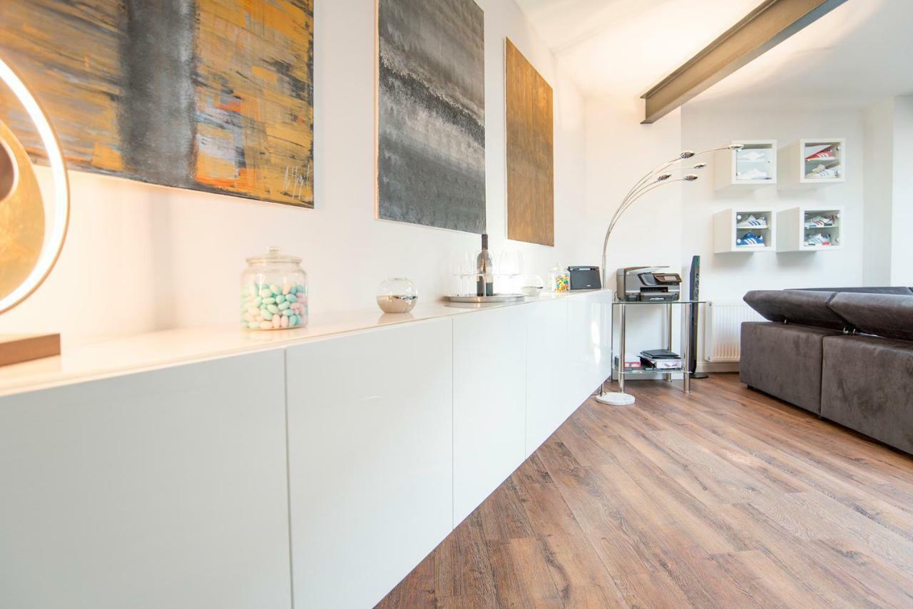 White Lofty Und White Studio Düsseldorf Buitenkant foto