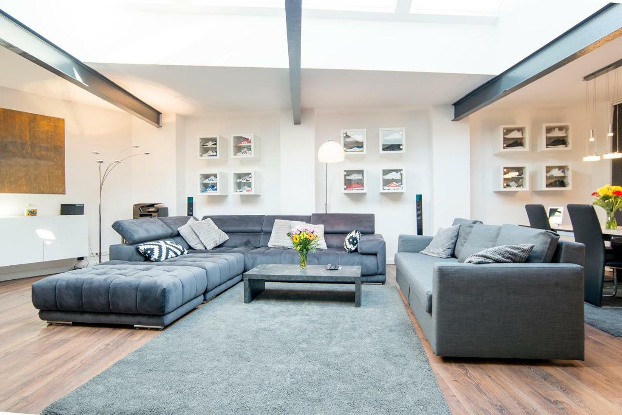White Lofty Und White Studio Düsseldorf Buitenkant foto
