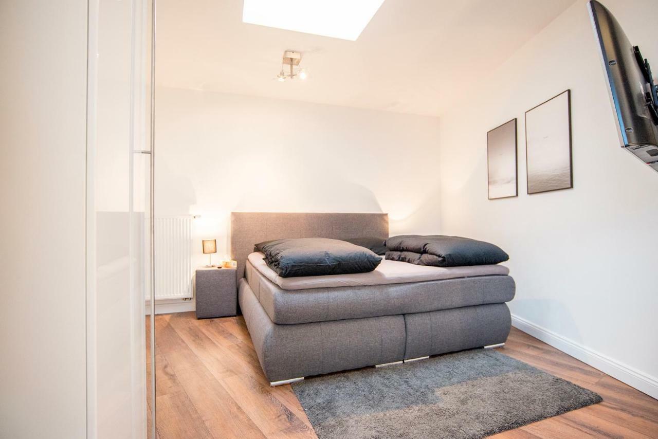 White Lofty Und White Studio Düsseldorf Buitenkant foto